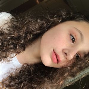 Meet your Posher, Ella